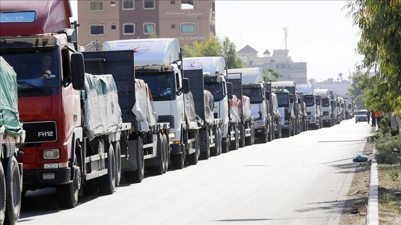 গাজায় ঢুকছে ৬০০ ত্রাণবাহী ট্রাক, ইসরায়েলের অনুমতির পর শুরু সরবরাহ